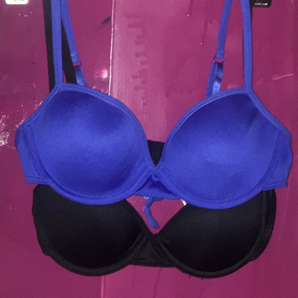 Two bras - Picture 4 of 4